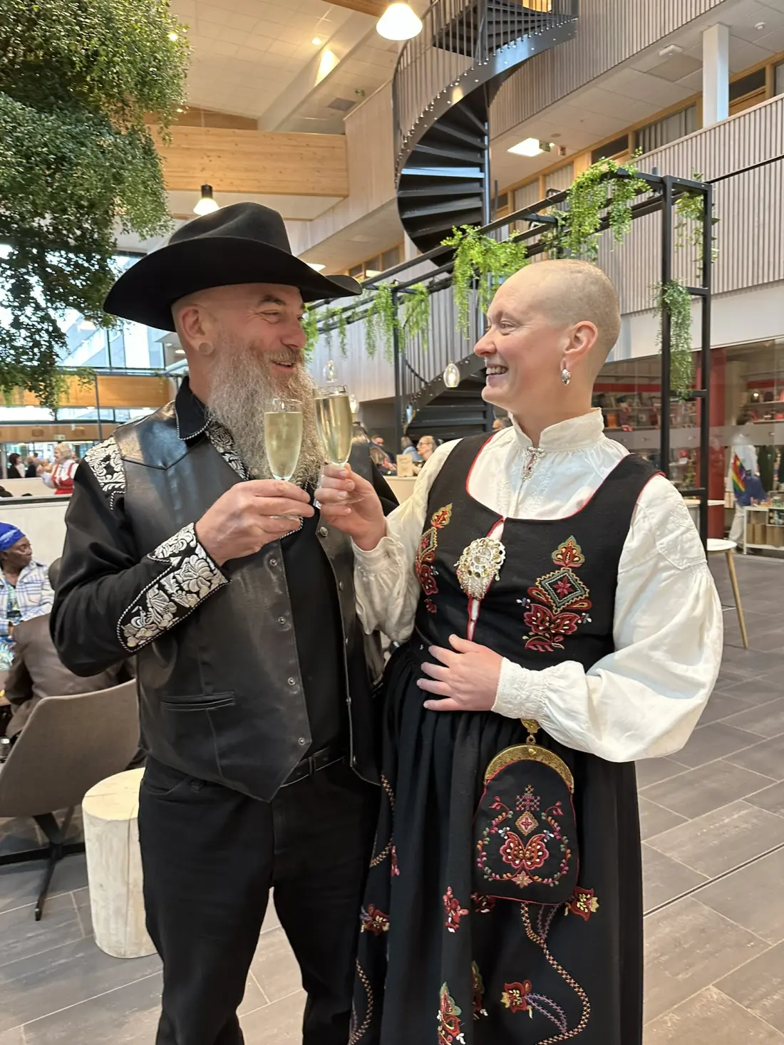 Alan Louis Belardinelli bor i Åsvang i Stange sammen med June Bonsaksen.