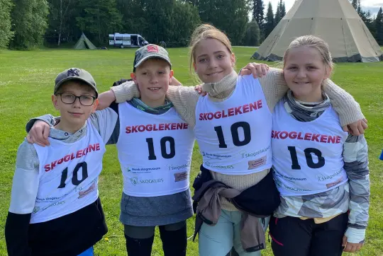 Disse fire elevene fra Vallset skole gikk helt til topps i skoglekene. Fra venstre: Peder Grønberg, Minde Oline Berget, Pia Korsbakken og Robin Holmlund Maagaard.